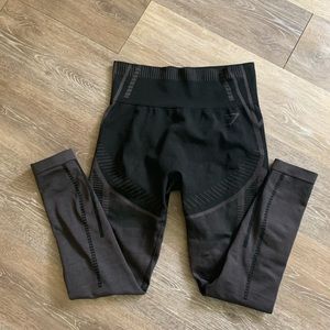 SOLD Gymshark geo seamless leggings